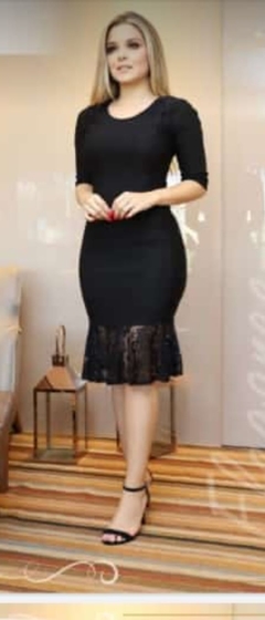 Vestido Midi Tubinho com Babado Todo Na Renda na internet