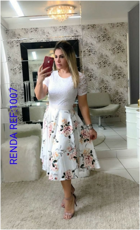 Vestido Midi Godê Corpo de Renda