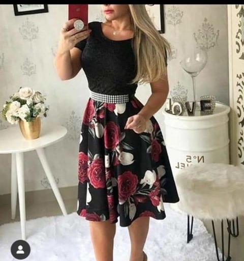 Vestido Midi Godê Corpo De Renda Saia Estampada