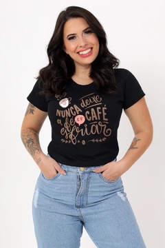 T-Shirt Nunca deixe a fé e o café esfriar