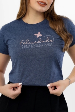 T-Shirt Felicidade é uma escolha diária - comprar online
