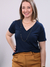 Blusa gola V com recortes laterais Sasha
