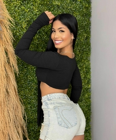 Cropped Mel na internet