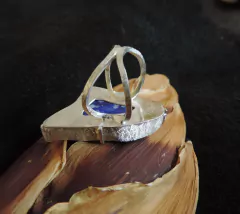 Azul. Anel de prata com chapa de lapis lazuli - John Atkinson Joias