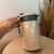 Garrafa térmica 1 litro - Bege com Verde - Ateliê Arte & Decor | CASA & DECORAÇÃO 