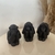 Trio de macacos da Sabedoria em cimento Preto Mart na internet