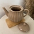 Bule de Chá de Porcelana Pétala Areia Matt 950ml - Ateliê Arte & Decor | CASA & DECORAÇÃO 