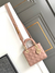 Bolsa Lady Dior mini rosa na internet