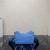 Bolsa P*ada Re-Edition ráfia azul na internet