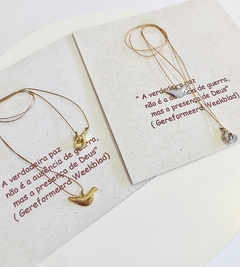 Colar em fio de seda com pingente banhado a ouro 18k - comprar online