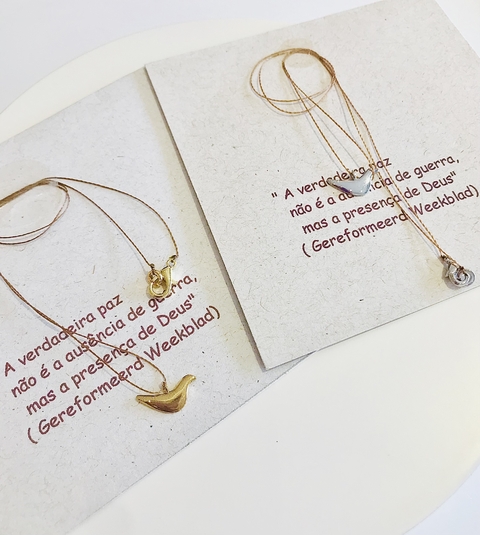 Colar em fio de seda com pingente banhado a ouro 18k - comprar online