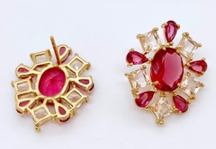 Brinco dourado botão com zircônias rosa e pink - comprar online