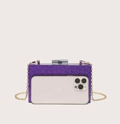 Clutch em acrílico roxo brilhante na internet