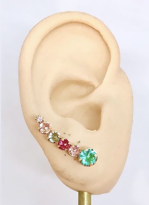 Brinco dourado ear cuff zircônias redondas coloridas