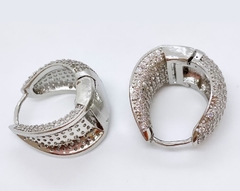Brinco ródio branco argola click formato gota cravejada - Gaia Acessórios e Tendência