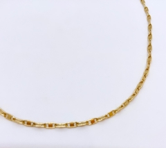 Colar dourado curto elos trabalhados na internet