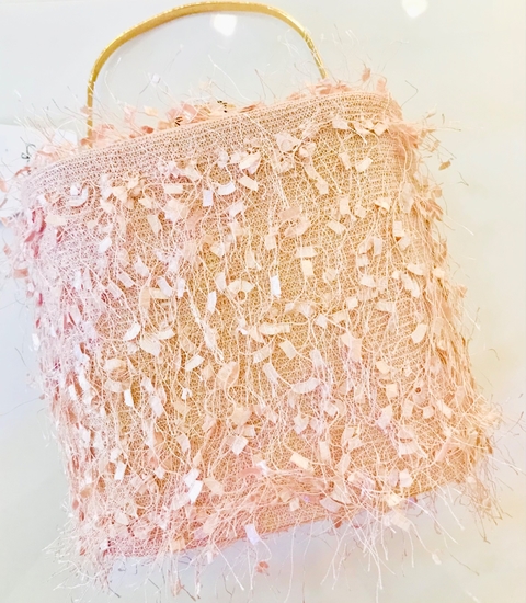 Clutch fios de seda rosa com detalhes em dourado - comprar online