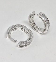 Brinco prata 925 argola cravejada com zircônia cristal - Gaia Acessórios e Tendência
