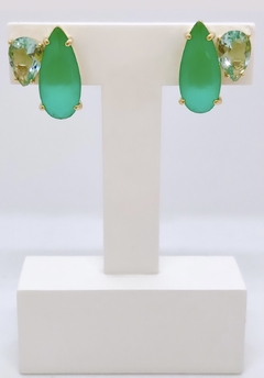 Brinco dourado cristal natural verde claro leitoso e aul