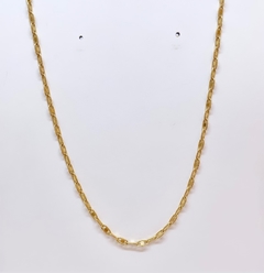 Colar dourado curto elos trabalhados