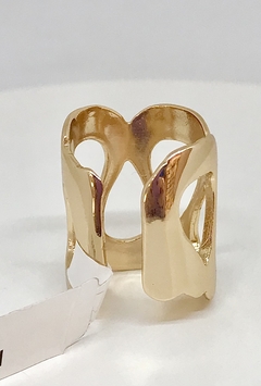 Anel dourado com desenho de gotas no metal - loja online