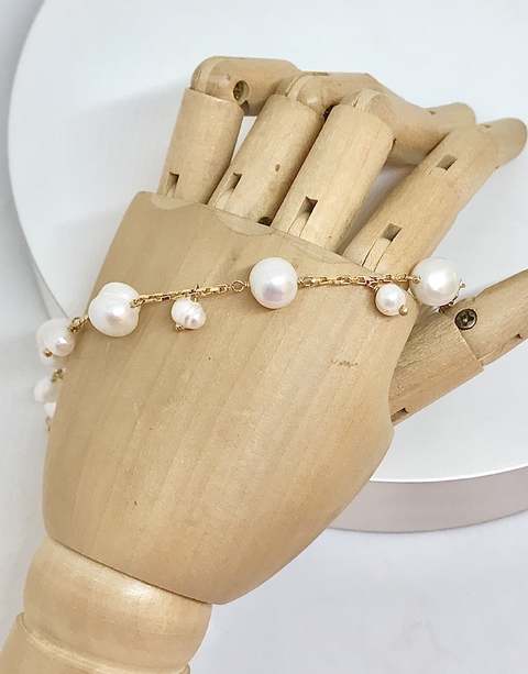 Pulseira dourada com pérolas de água doce - comprar online