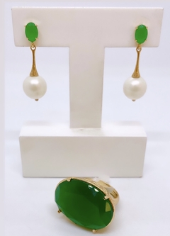 Brinco dourado zircônia verde leitosa e pérola - Gaia Acessórios e Tendência