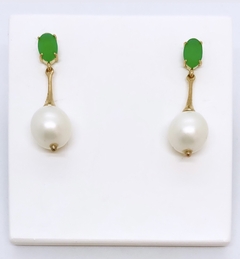 Brinco dourado zircônia verde leitosa e pérola - comprar online