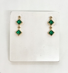 Brinco dourado dois micro losangos cristal e dois losangos cristais verdes intercalados - comprar online