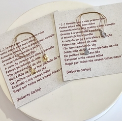 Colar em fio de seda com pingente banhado a ouro 18k - Gaia Semijoias e Acessórios
