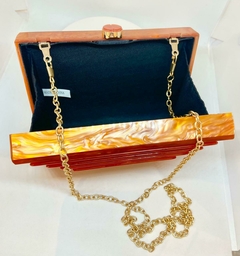 Clutch em acrílico laranja marmorizado na internet