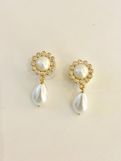 Brinco dourado pérola shell gota e zirconias - comprar online