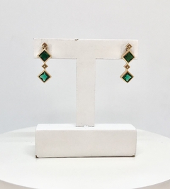 Brinco dourado dois micro losangos cristal e dois losangos cristais verdes intercalados