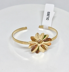 Bracelete dourado semi aberto com flor em metal na internet