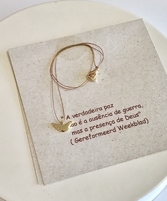 Colar em fio de seda com pingente banhado a ouro 18k - Gaia Semijoias e Acessórios