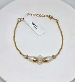 Pulseira dourada com canutilhos e pérolas naturais - comprar online
