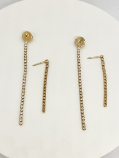 Brinco dourado fio zirconia frontal e outro que sai da tarraxa - comprar online