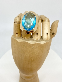 Brinco dourado cristais naturais azul claro - Gaia Acessórios e Tendência