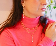 Colar dourado bolinhas metal na corrente, mini cristais, pérolas e zirconia - Gaia Acessórios e Tendência