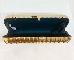 Clutch em metal trabalhado dourado - comprar online