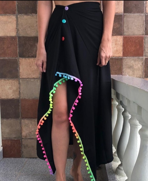 Canga Saia Lisa - Preta com pompom Neon