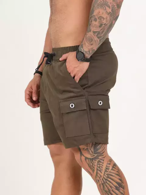 Bermuda Jogger Cargo Street Bolso Botão - Verde Militar - comprar online