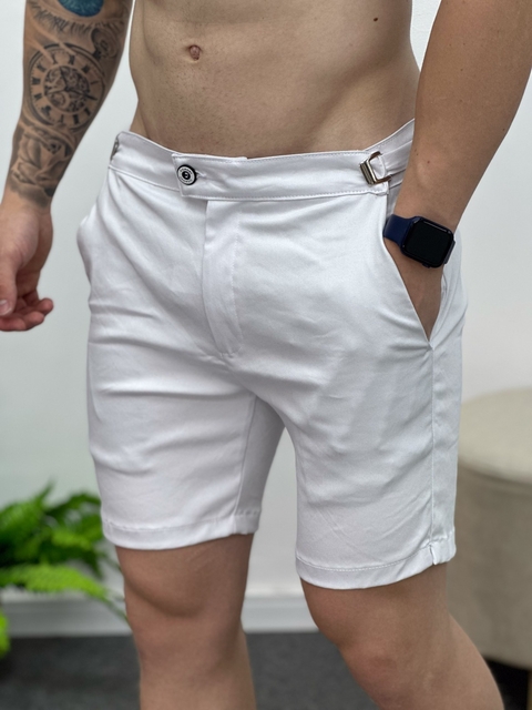 Bermuda Slim de Alfaiataria em Cetim Básica