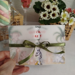 Convite Personalizado Bichinhos do Safari com capa em papel vegetal - Pacote c/ 10 unidades