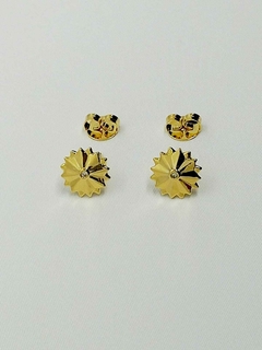 Brinco Flor Lisa Trabalhada com Microzircônias no Meio - comprar online