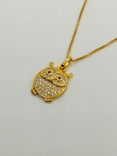 Colar Coruja de Microzircônias e Cristal nos olhos cor Rosa - comprar online
