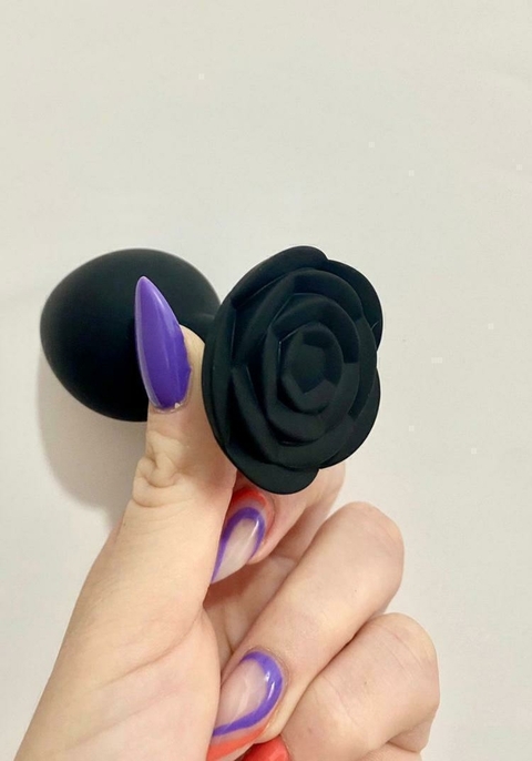 PLUG ANAL EM SILICONE FORMATO DE ROSA COR PRETO G