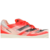Imagem de um tênis de corrida Adidas Adizero Prime X na cor branca com detalhes em solar red e preto, com design aerodinâmico e sola de alta performance.