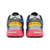 Vista traseira dos tênis Jae Tips x Saucony Grid Jazz 9, com a frase "I LOVE YOU" em um lado e "BUT I'M BUSY" no outro, destacando suas cores vibrantes.