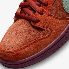 TÊNIS NIKE SB DUNK LOW PRO " MYSTIC RED ROSEWOOD " SALMÃO - comprar online